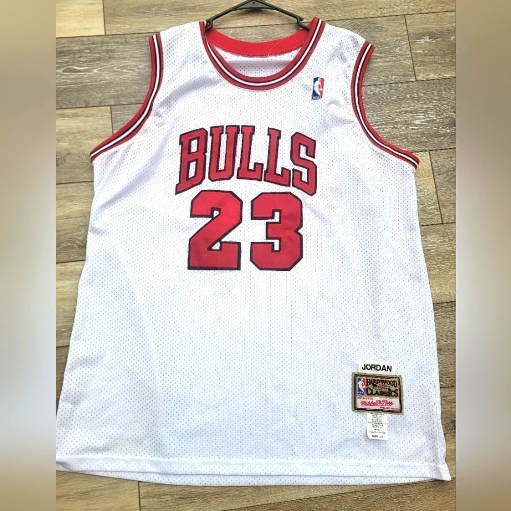 Michael Jordan Basketball Jersey #23 size 52 NBA Hardwood Classics